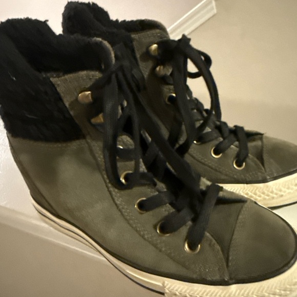 Converse Women Size 7 All Star Hidden Wedge Shoes Olive Green Suede Sherpa - Picture 3 of 12